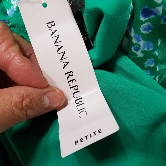 Banana republic Green Asymmetric Hem Dress Size 0 Petite.Pit to pit approx:  1 - Picture 11 of 12